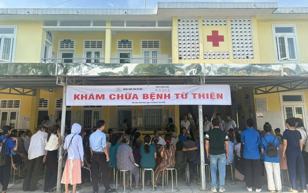 Hoạt động chăm sóc sức khỏe thu hút được sự tham gia từ rất đông người dân, người cao tuổi, người thuộc diện chính sách. z6807847347952-0af41b615c8d758cf8c2a9732ec237f7.jpg