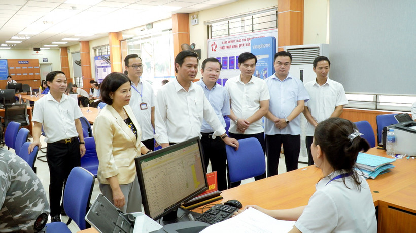 Đoàn công tác của tỉnh Bắc Ninh kiểm tra tình hình vận hành chính quyền địa phương 2 cấp tại phường Từ Sơn.