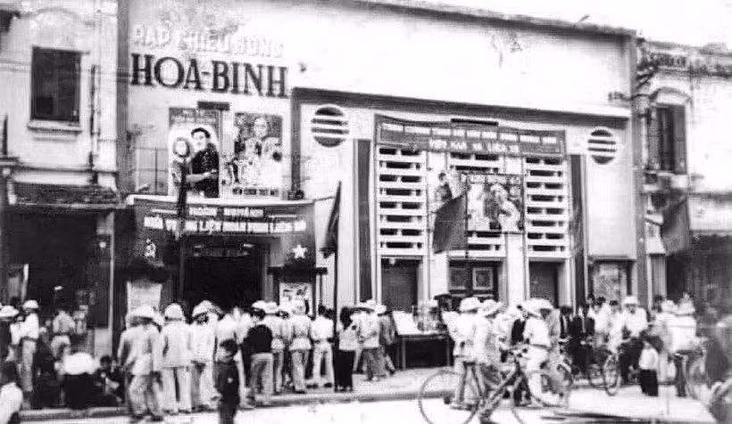 Xem văn nghệ thời thiếu khó