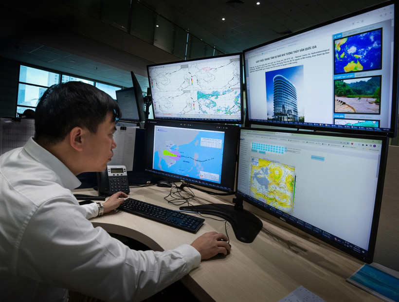 Ứng dụng khoa học công nghệ trong dự báo bão tại Cục Khí tượng thủy văn.