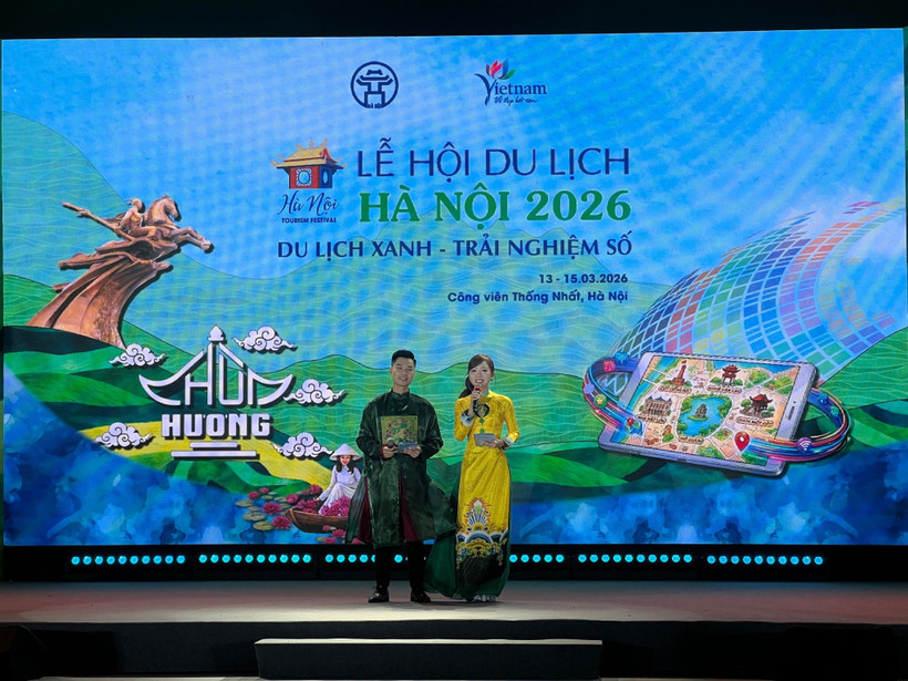 Không khí khai mạc chương trình.