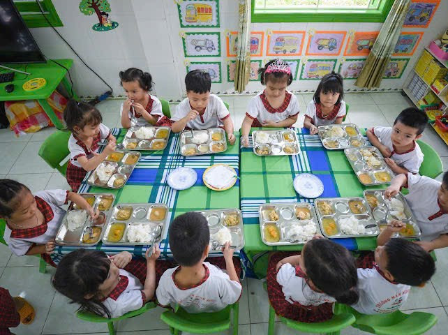 Nhiều trường học đã triển khai Mô hình điểm về bữa ăn học đường giúp cải thiện tình trạng dinh dưỡng cho học sinh.