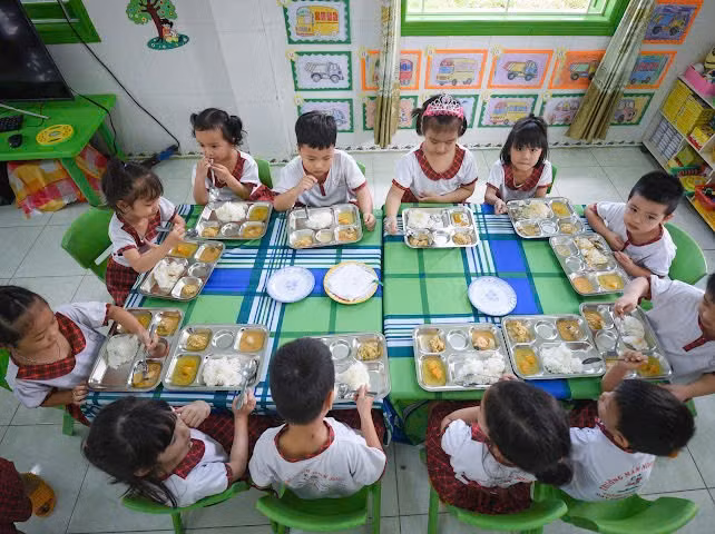 Nhiều trường học đã triển khai Mô hình điểm về bữa ăn học đường giúp cải thiện tình trạng dinh dưỡng cho học sinh.