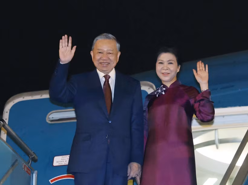 Tổng Bí thư, Chủ tịch nước Tô Lâm và Phu nhân rời Hà Nội, lên đường thăm cấp Nhà nước đến Trung Quốc. Ảnh: Thống Nhất – TTXVN