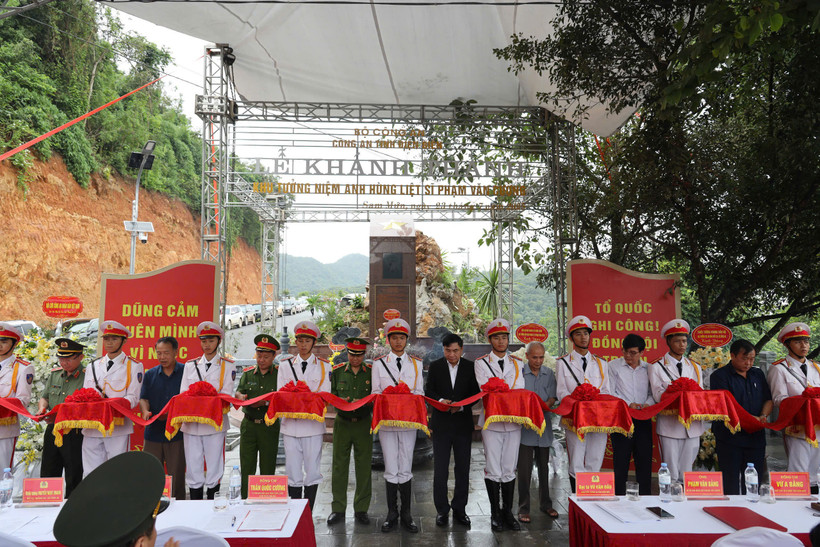 Lễ Khánh thành Khu tưởng niệm Anh hùng liệt sĩ Phạm Văn Cường. Ảnh: Ngọc Thủy