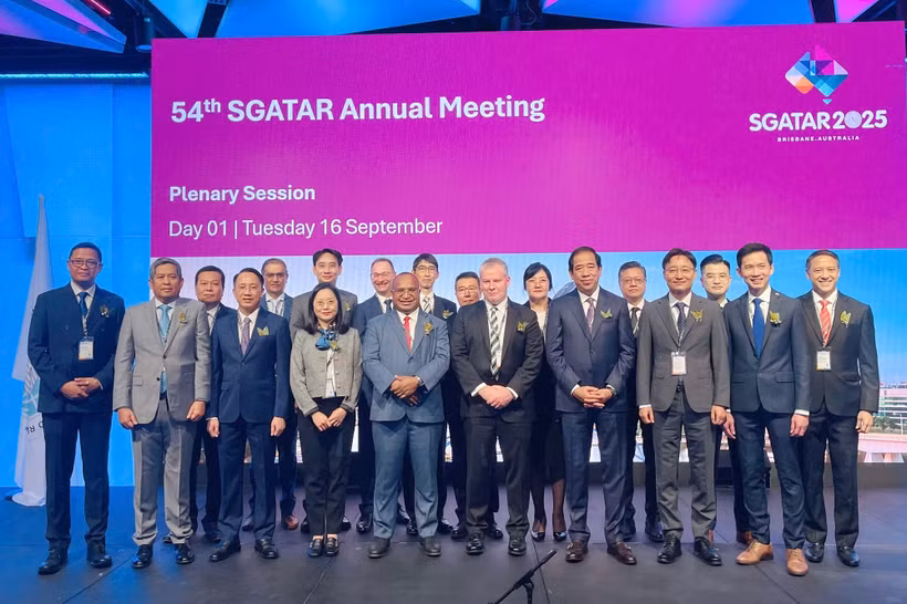 Phó Cục trưởng Cục Thuế Mai Sơn và lãnh đạo cơ quan thuế các quốc gia và vùng lãnh thổ cùng đại diện các tổ chức tài chính quốc tế tại phiên khai mạc