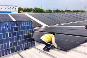 Phát triển điện mặt trời mái nhà, có ý nghĩa lâu dài trong chiến lược phát triển năng lượng bền vững tại tỉnh Khánh Hòa. (Ảnh: NGUYỄN TRUNG)