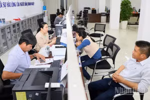 Dữ liệu đất đai được kết nối với hệ thống một cửa, thời gian xử lý thủ tục hành chính được rút ngắn, mức độ hài lòng của người dân và doanh nghiệp được nâng cao. (Ảnh: NGUYỄN TRUNG)