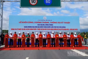 Lễ thông xe kỹ thuật dự án thành phần 1 thuộc Dự án đầu tư xây dựng đường bộ cao tốc Khánh Hòa-Buôn Mê Thuột. (Ảnh: NGUYỄN TRUNG)