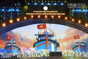 Chương trình nghệ thuật đặc sắc tại đêm khai mạc Festival Biển Khánh Hòa 2026. (Ảnh: NGUYỄN TRUNG)