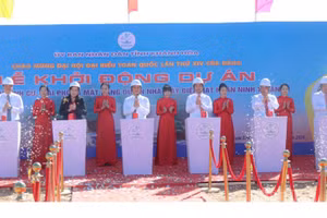 Lễ khởi động Dự án thành phần 1: di dân, tái định cư, giải phóng mặt bằng phục vụ xây dựng Nhà máy điện hạt nhân Ninh Thuận 1. (Ảnh: NGUYỄN TRUNG)