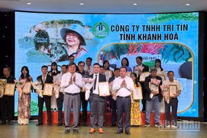 Công ty trách nhiệm hữu hạn Trí Tín Nha Trang (Khánh Hòa), đơn vị tiên phong ứng dụng quy trình hiện đại trong nuôi trồng và chế biến rong nho. Hiện doanh nghiệp có một sản phẩm đạt OCOP 5 sao cấp quốc gia. (Ảnh: NGUYỄN TRUNG)