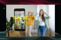 Livestream bán hàng giúp hàng triệu cá nhân, doanh nghiệp nhỏ tận dụng nền tảng số để thử nghiệm mô hình kinh doanh mới - Ảnh minh họa. (Nguồn Vietnamplus.vn)