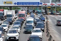 Giao thông cửa ngõ Thành phố Hồ Chí Minh tăng cao ngày cuối kỳ nghỉ Tết. (Ảnh: TTXVN)