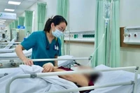 Một trường hợp nghi ngộ độc thực phẩm được chăm sóc tại Bệnh viện Quân y 175. (Ảnh: Bệnh viện cung cấp)