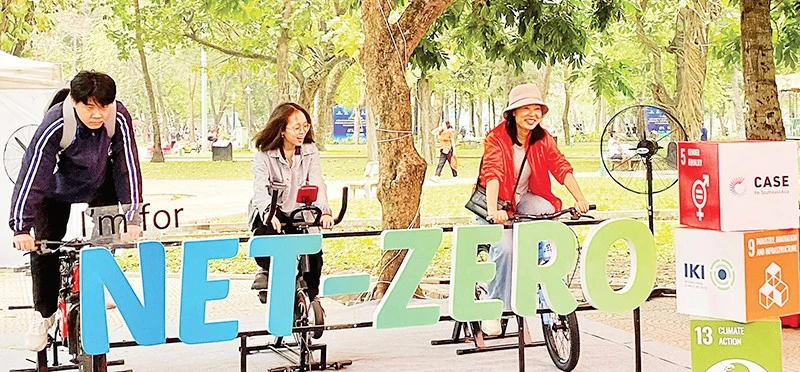 Hà Nội triển khai giải pháp năng lượng xanh: Từ trải nghiệm đạp xe phát điện đến ứng dụng công nghệ tiết kiệm