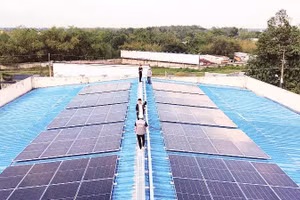 Nhu cầu lắp điện mặt trời mái nhà là rất lớn nhưng nhiều doanh nghiệp, gia đình còn e ngại vì vấn đề chính sách.