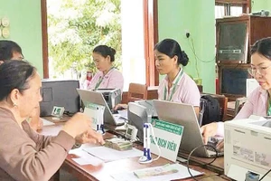 Chi nhánh Ngân hàng Chính sách xã hội tỉnh Quảng Ngãi duy trì 102 điểm giao dịch ở các xã, phường phía tây giúp người dân tiếp cận vốn nhanh chóng.