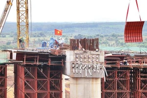 Thi công hạng mục đường dẫn vào nhà ga Cảng hàng không quốc tế Long Thành.