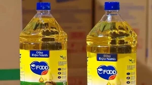 Dầu ăn thực vật để làm thức ăn chăn nuôi. (Ảnh: VTV)