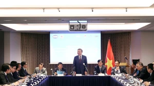 Tổng Bí thư Tô Lâm gặp mặt thành viên Mạng lưới Đổi mới sáng tạo Việt Nam và chuyên gia người Việt Nam tại Hàn Quốc. (Ảnh: TTXVN)