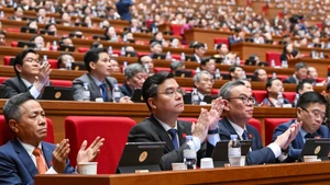 Các đại biểu dự phiên thảo luận ở hội trường chiều 21/1.