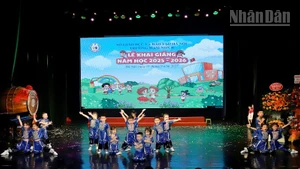 Tiết mục văn nghệ chào mừng năm học mới do các bé Trường mầm non B biểu diễn.