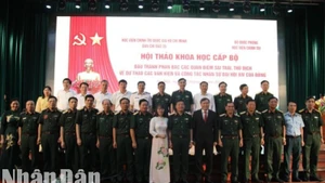 Đại biểu chụp ảnh chung tại hội thảo.