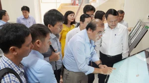 Đoàn công tác của Bộ Khoa học và Công nghệ khảo sát, đánh giá việc triển khai mô hình chính quyền địa phương 2 cấp trong lĩnh vực khoa học và công nghệ tại tỉnh Quảng Trị. (Ảnh: MAI HÀ)
