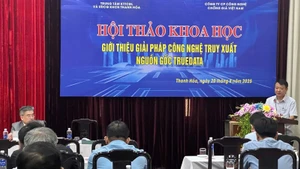 Ông Nguyễn Mạnh Hợp, Giám đốc Trung tâm Kỹ thuật tiêu chuẩn đo lường chất lượng và ứng dụng, chuyển giao khoa học công nghệ tỉnh Thanh Hóa phát biểu tại hội thảo.