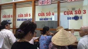 Nhóm đối tượng người cao tuổi đang hưởng trợ cấp tuất hằng tháng sẽ được Nhà nước cấp thẻ bảo hiểm y tế miễn phí. (Ảnh minh họa: ĐỖ THOA)