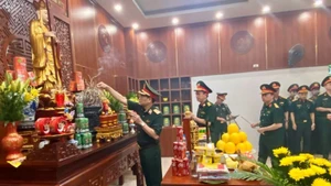 Các thế hệ thầy và trò của Học viện Quân y thành kính dâng hương, khắc cốt ghi tâm, thành kính tri ân nghĩa cử cao đẹp của ông Vũ Văn Lành.