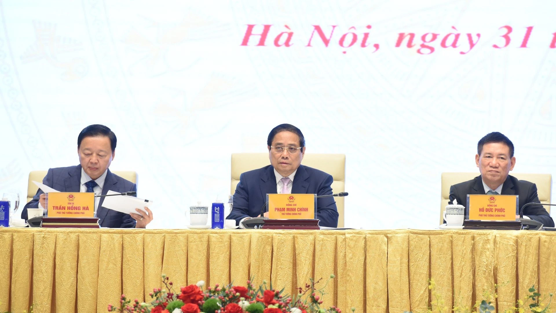 Thủ tướng Chính phủ Phạm Minh Chính, các Phó Thủ tướng Trần Hồng Hà, Hồ Đức Phớc chủ trì Tọa đàm.