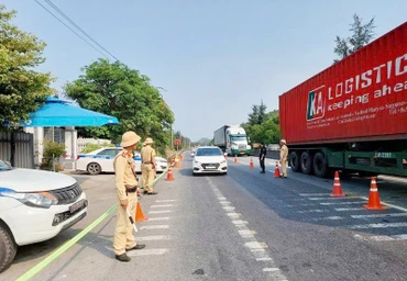 Cảnh sát giao thông Quảng Trị triển khai đồng loạt các tổ tuần tra kiểm soát bảo đảm an toàn giao thông. 