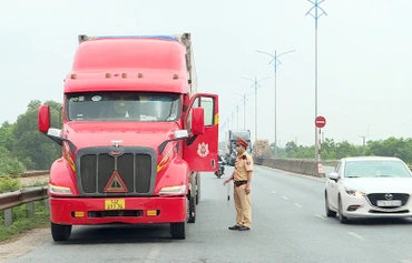 Lực lượng Cảnh sát Giao thông tăng cường công tác tuần tra, kiểm soát trên tuyến Quốc lộ 1.