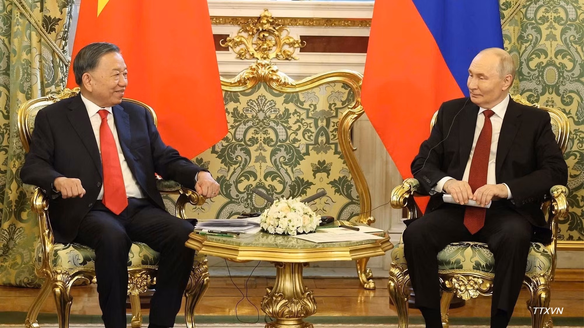 vna-potal-tong-bi-thu-chu-tich-nuoc-to-lam-hoi-dam-voi-tong-thong-lien-bang-nga-vladimir-putin-7074.jpg
