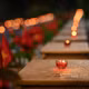 Những ngọn nến thắm đỏ được thắp lên trên phần mộ những người con ưu tú của dân tộc tại Nghĩa trang Liệt sĩ quốc gia Vị Xuyên tối 14/7.