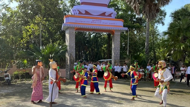 Biểu diễn múa trống Chhay-dăm ở chùa Snaydonkum.