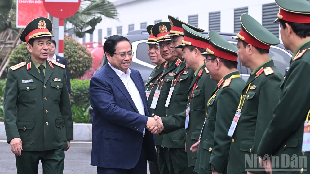 Thủ tướng Chính phủ Phạm Minh Chính và lãnh đạo các bộ, ngành Trung ương đã làm việc với Bộ Quốc phòng về phát triển công nghiệp quốc phòng.