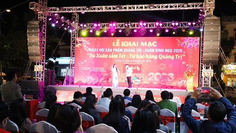 Tiết mục văn nghệ tại lễ khai mạc.