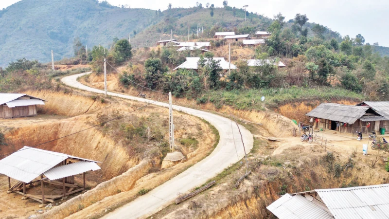 Theo Quyết định số 629/QĐ-UBND ngày 8/4/2024 của Ủy ban nhân dân huyện Mường La cũ, 27 hộ bản Pá Hậu thuộc diện di chuyển sẽ được hỗ trợ 30 triệu đồng/hộ.