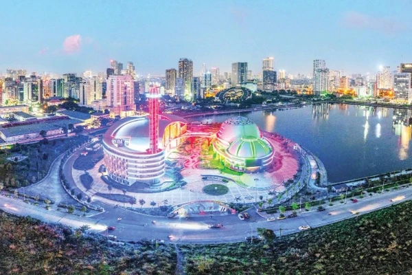 Hạ tầng đô thị tại Thủ đô Hà Nội ngày càng được đầu tư khang trang, hiện đại. (Ảnh TRẦN THU HÀ)