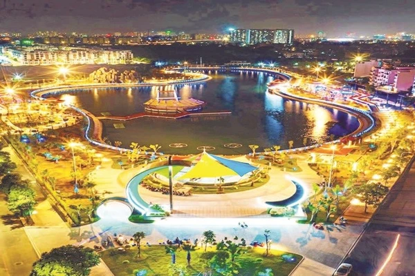 Công viên Ngọc Thụy (Long Biên) đưa vào sử dụng góp phần tạo điểm nhấn về cảnh quan đô thị, không gian hiện đại cho Thủ đô. (Ảnh MẠNH QUÂN)