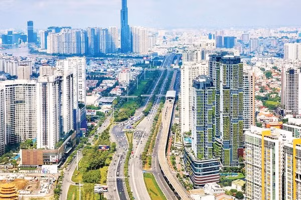 Thành phố Hồ Chí Minh ngày càng khang trang, hiện đại (Ảnh HOÀNG TRIỀU)