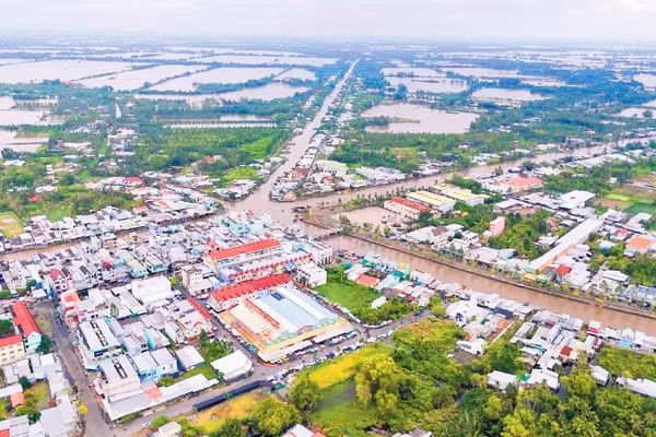 Năm nhánh sông cùng hội tụ về một điểm tạo nên vùng đất Ngã Năm nên thơ bình dị.