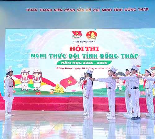 Thí sinh tham gia phần thi thực hành nghi thức Đội.