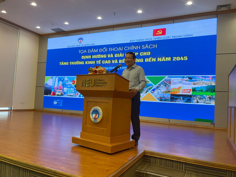 Phó Giáo sư, Tiến sĩ Nguyễn Hồng Sơn, Phó trưởng Ban Chính sách, Chiến lược Trung ương phát biểu ý kiến tại Tọa đàm. unnamed.jpg