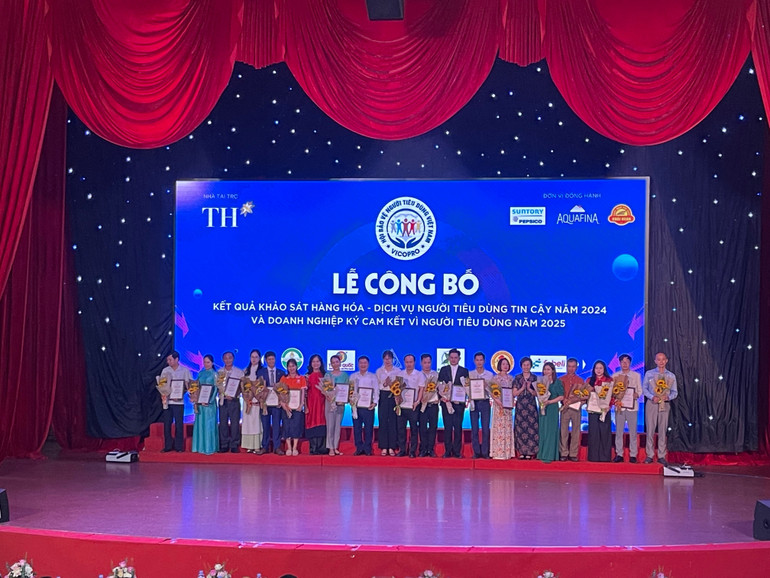 Vinh danh Top 100 hàng hóa, dịch vụ được người tiêu dùng tin cậy. top-100.jpg