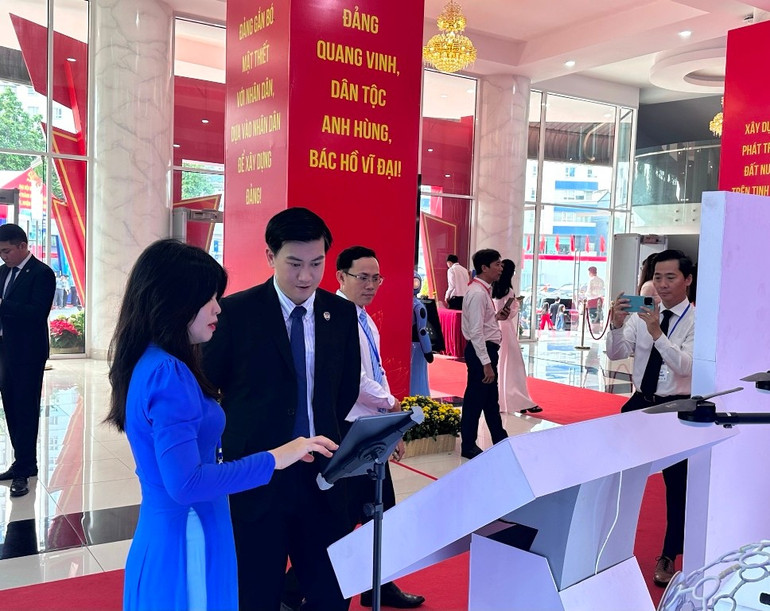 FPT mang đến hai giải pháp tiêu biểu: Ứng dụng Công dân số Thành phố Hồ Chí Minh và Giải pháp AI giám sát công trình tại nút giao An Phú. anh-2-fpt-mang-den-hai-giai-phap-tieu-bieu-ung-dung-cong-dan-so-tphcm-va-giai-phap-ai-giam-sat-cong-trinh-tai-nut-giao-an-phu.jpg
