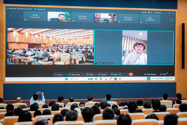 guyễn Bích Yến, Hội viên của Viện Kỹ thuật Điện và điện tử Hoa Kỳ (IEEE) phát biểu trực tuyến tại sự kiện. ban-dan-ba-yen.jpg
